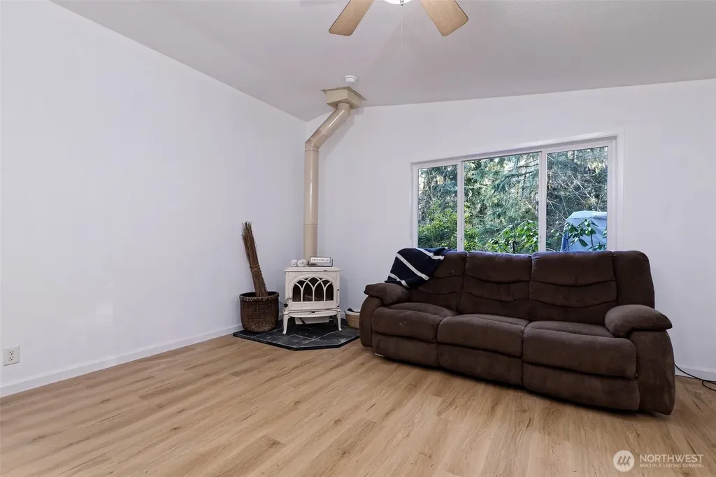 91 N Wigeon Place Hoodsport WA 98584