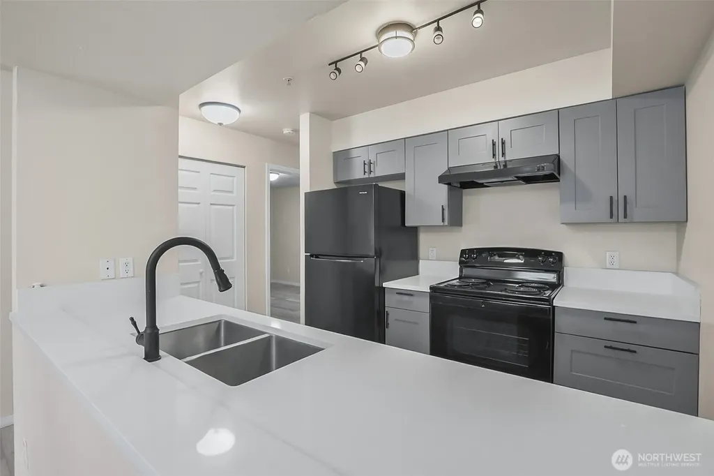 10240 Bridgeport Way SW Lakewood WA 98499