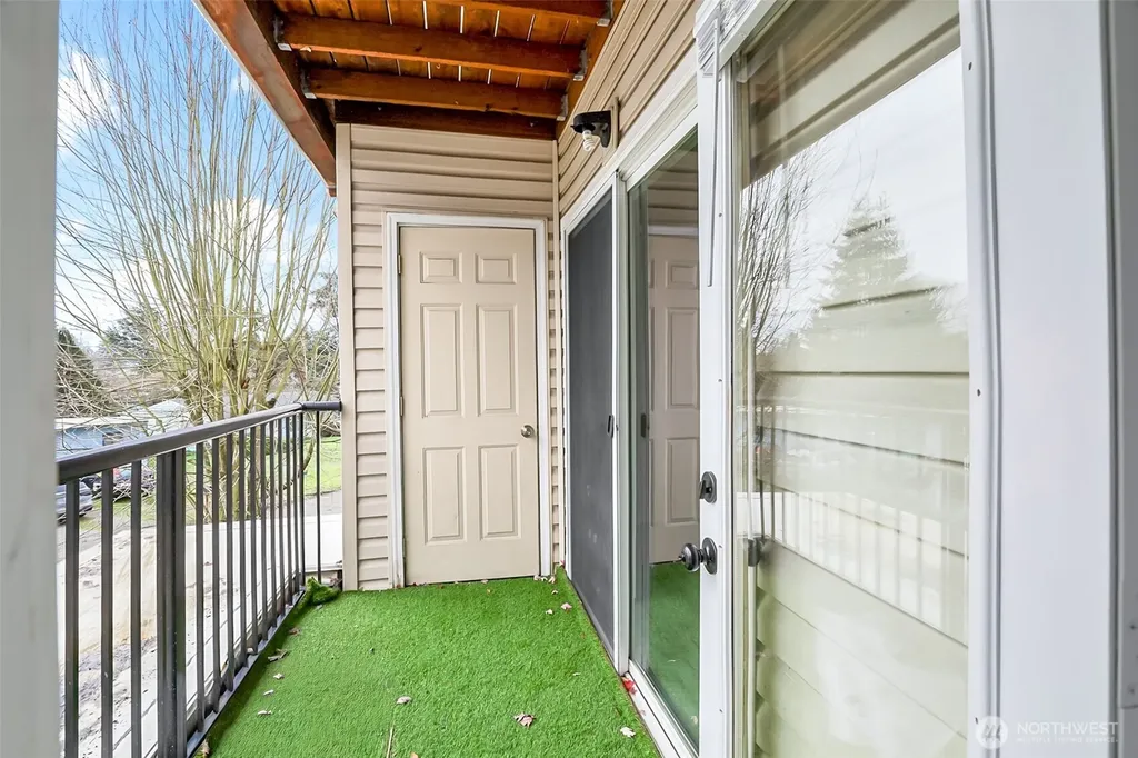 10240 Bridgeport Way SW Lakewood WA 98499