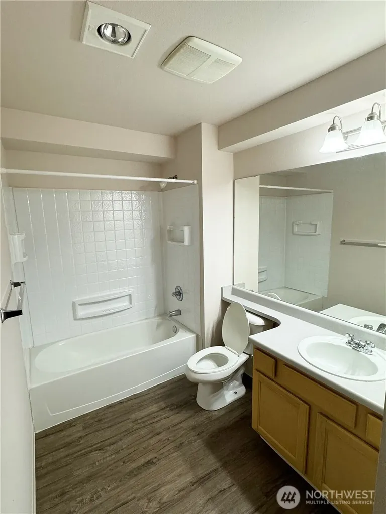 10240 Bridgeport Way SW Lakewood WA 98499