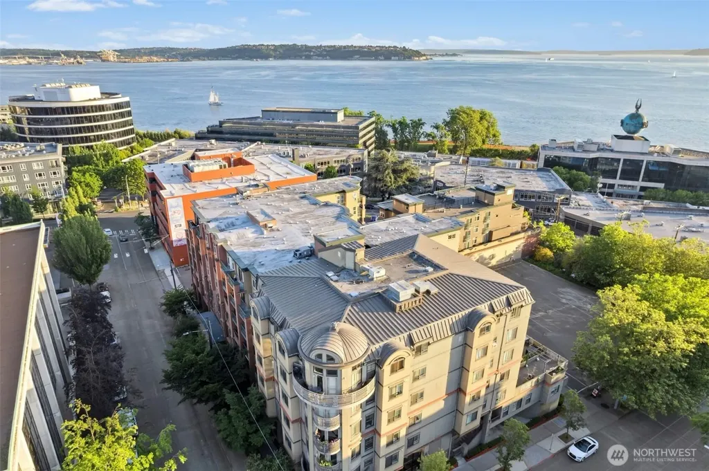 133 Queen Anne Avenue N Seattle WA 98109