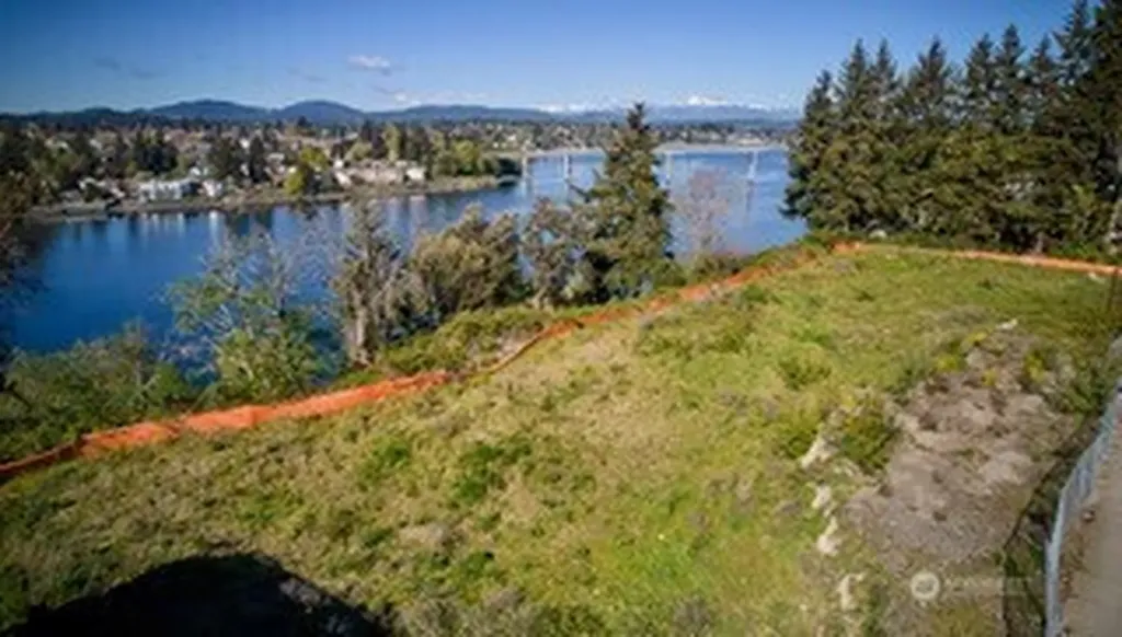 1943 Wheaton Way Bremerton WA 98310