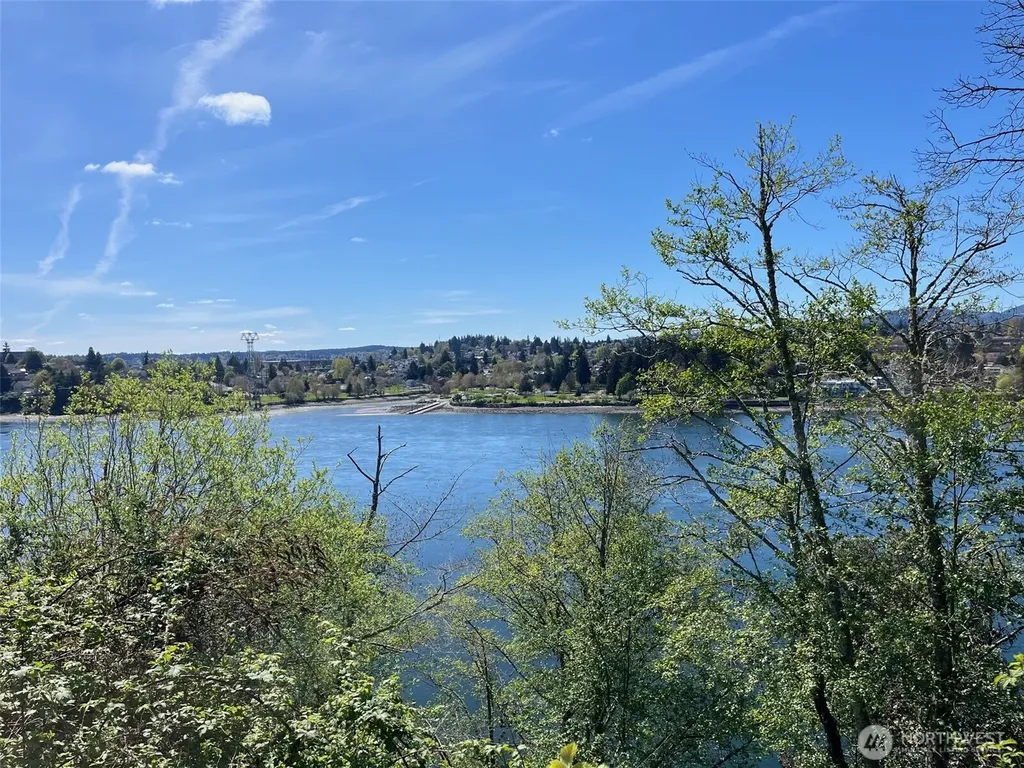 1943 Wheaton Way Bremerton WA 98310