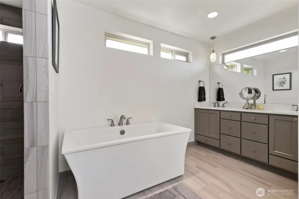 22922 Belvedere Place NE Kingston WA 98346