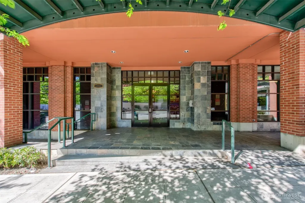 123 Queen Anne Avenue N Seattle WA 98109