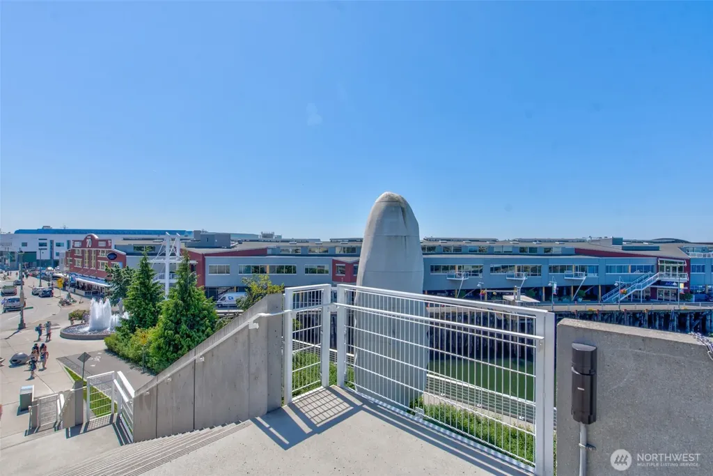 123 Queen Anne Avenue N Seattle WA 98109