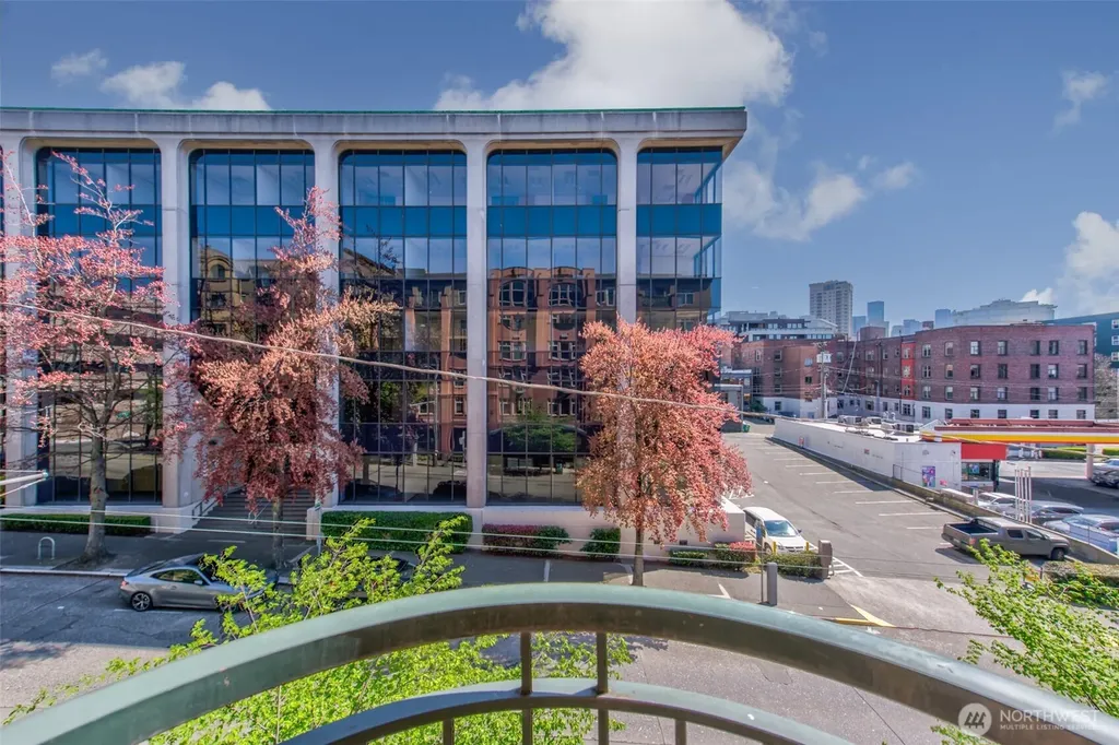 123 Queen Anne Avenue N Seattle WA 98109
