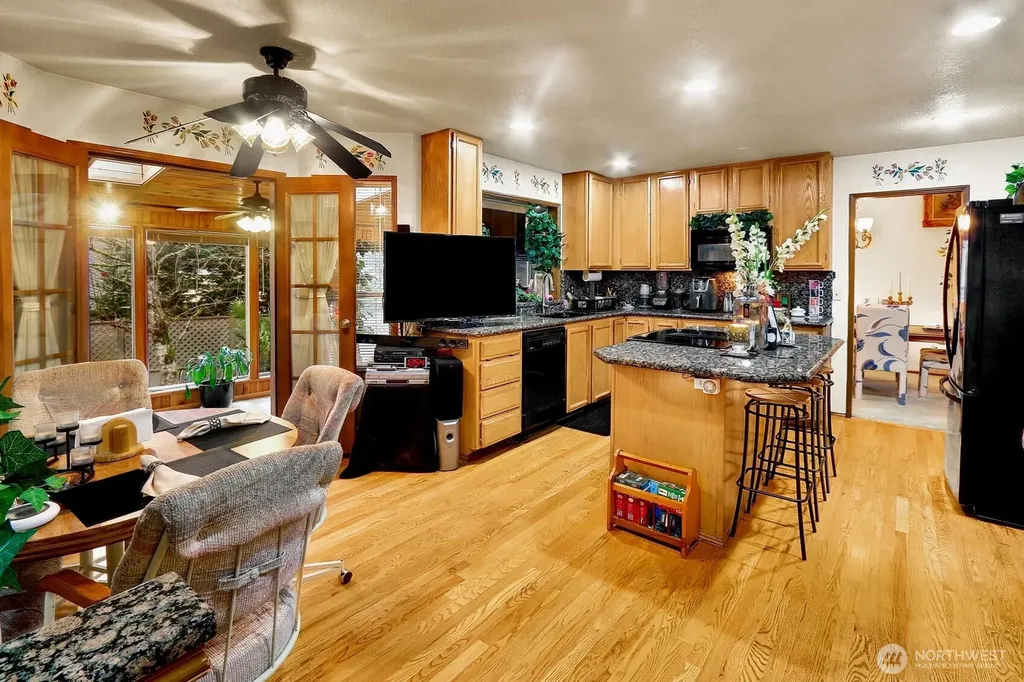 32807 12th Avenue SW Federal Way WA 98023