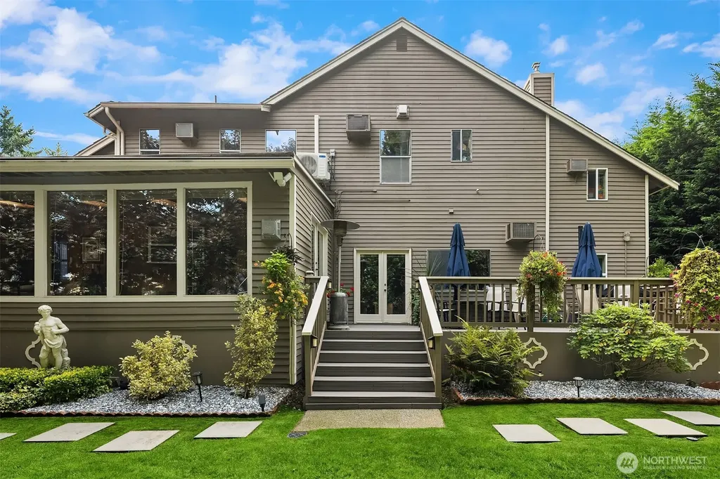 32807 12th Avenue SW Federal Way WA 98023
