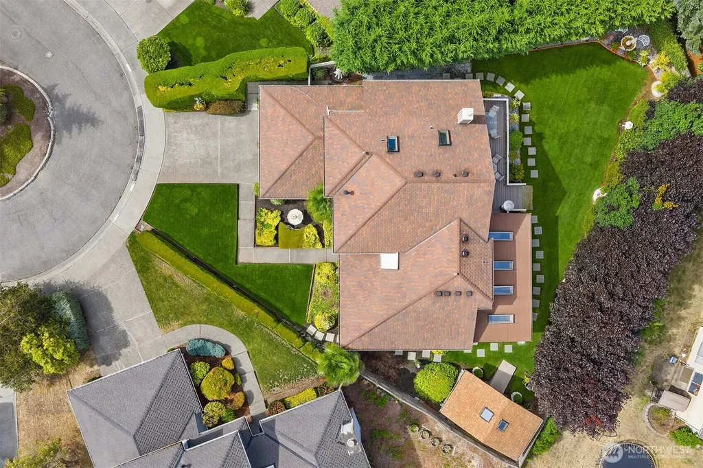 32807 12th Avenue SW Federal Way WA 98023