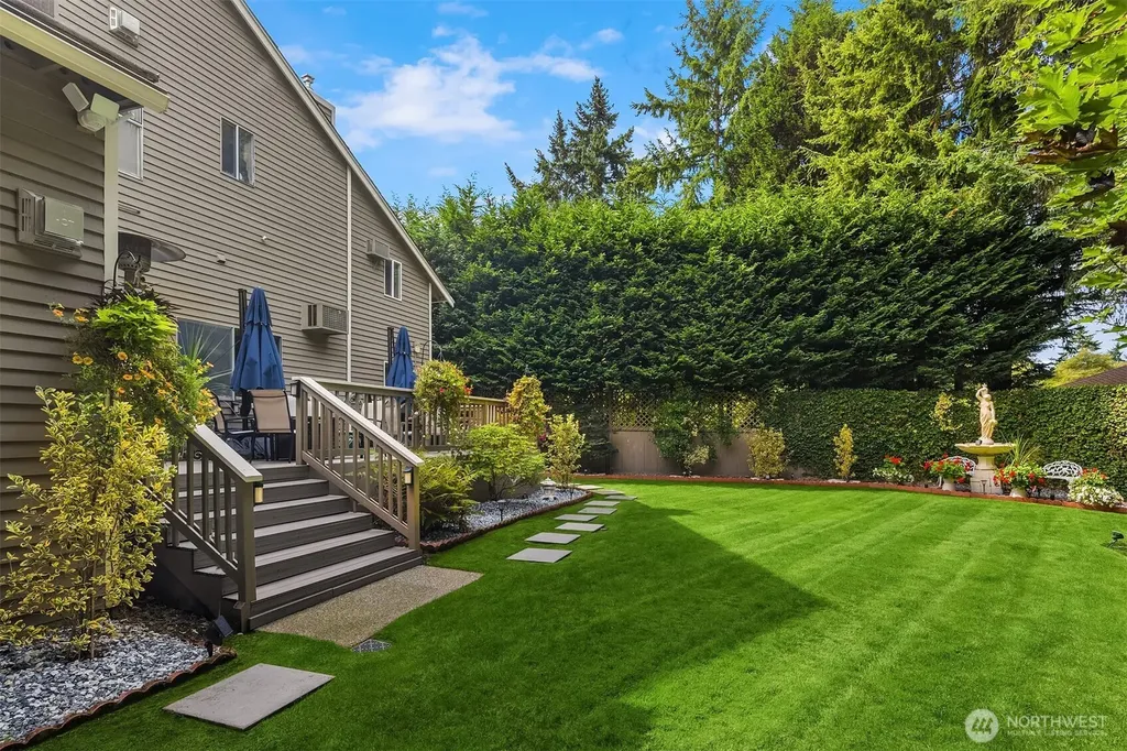 32807 12th Avenue SW Federal Way WA 98023