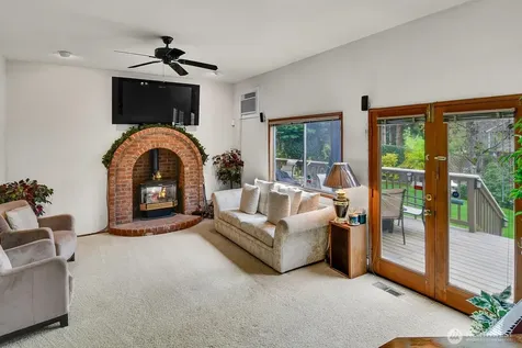 32807 12th Avenue SW Federal Way WA 98023