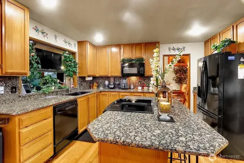 32807 12th Avenue SW Federal Way WA 98023