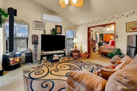 32807 12th Avenue SW Federal Way WA 98023