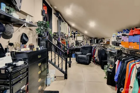 32807 12th Avenue SW Federal Way WA 98023
