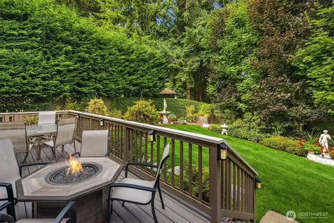 32807 12th Avenue SW Federal Way WA 98023