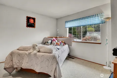 32807 12th Avenue SW Federal Way WA 98023