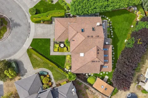 32807 12th Avenue SW Federal Way WA 98023