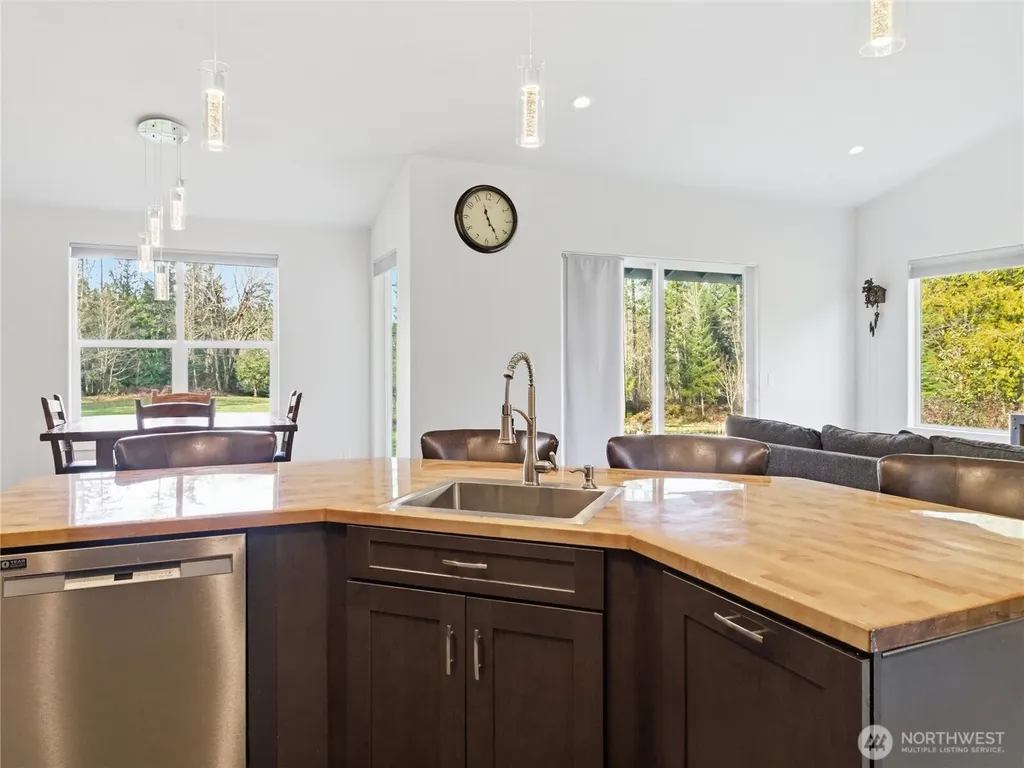 38512 Mountain Highway E Eatonville WA 98328