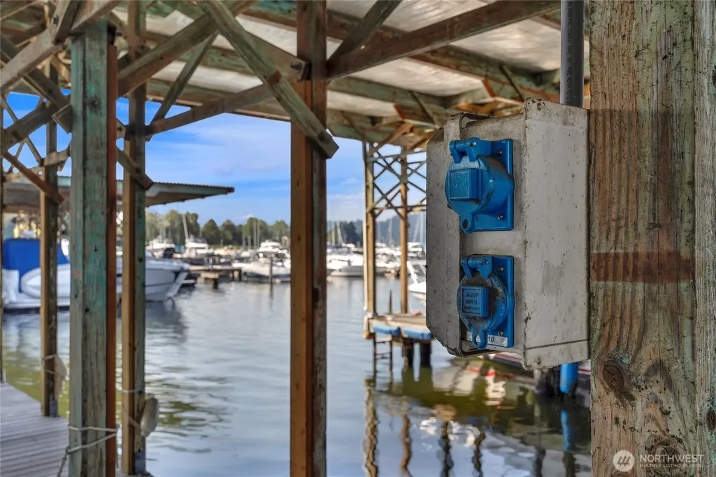 3911 Lake Washington Boulevard SE Bellevue WA 98006