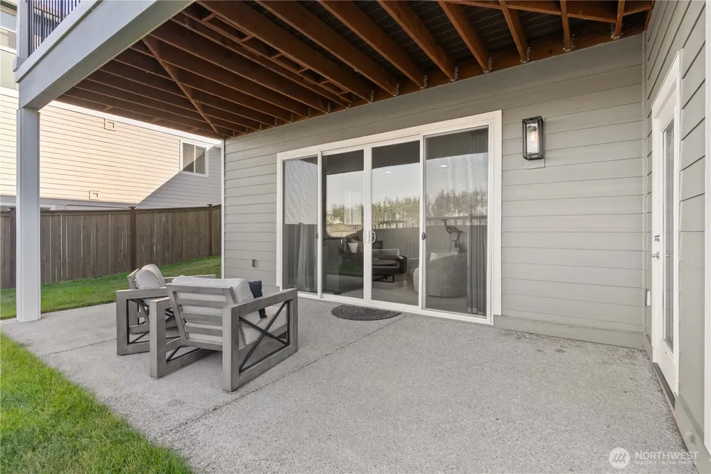 33473 Walnut Avenue SE Black Diamond WA 98010