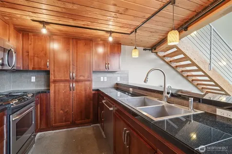 1886 25th Avenue NE Issaquah WA 98029
