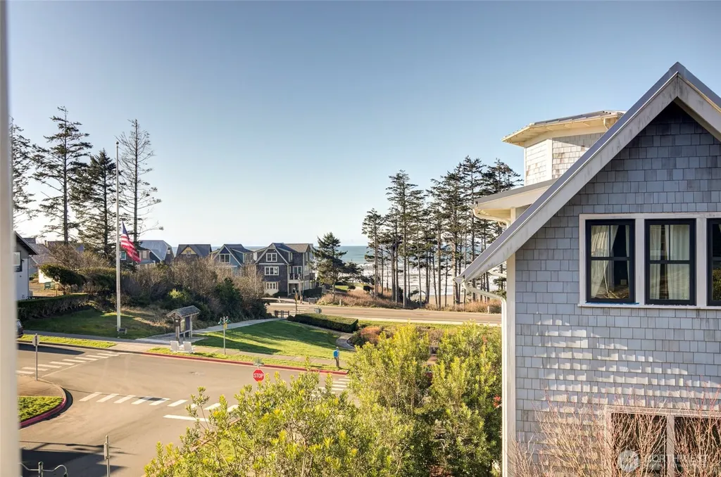 33 Fireside Lane Pacific Beach WA 98571