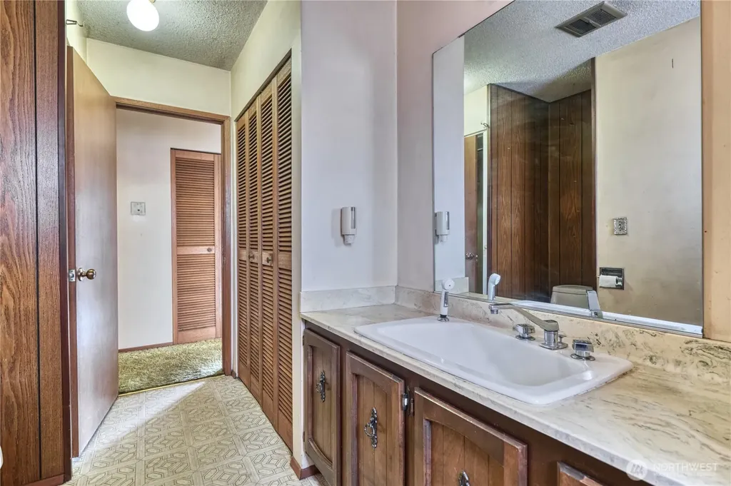 1440 Peltier Drive Point Roberts WA 98281