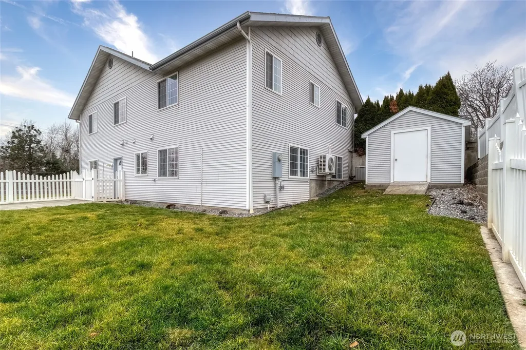 1525 SE Valley View Terrace College Place WA 99324
