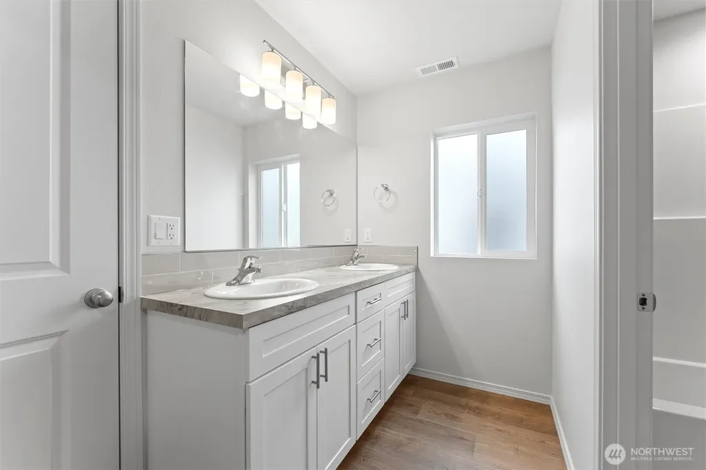 923 La Vista Drive Warden WA 98857