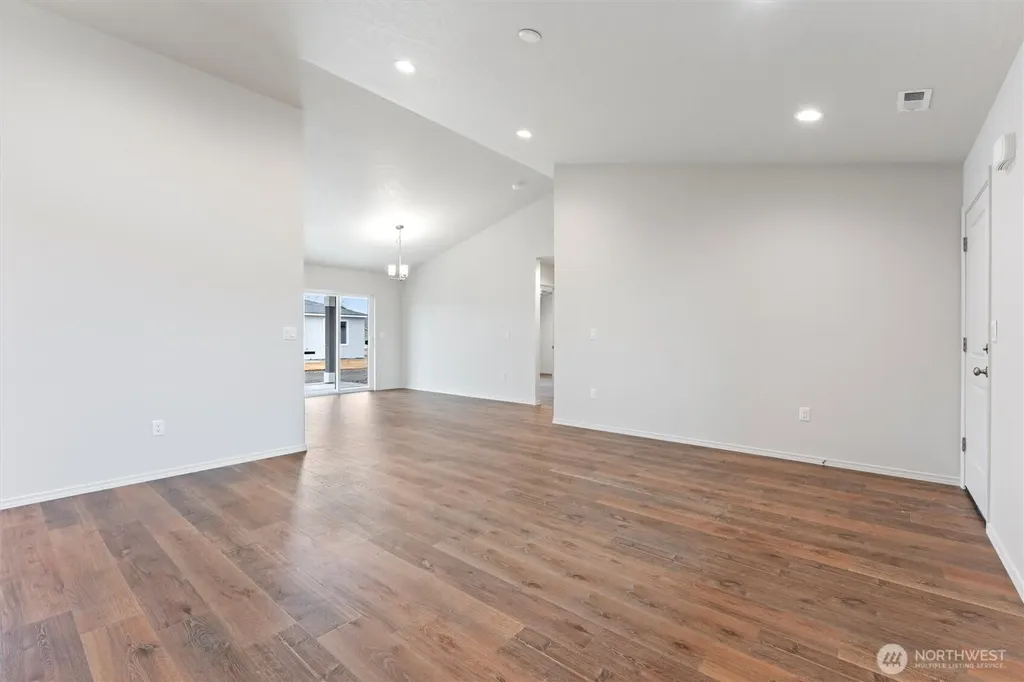 923 La Vista Drive Warden WA 98857