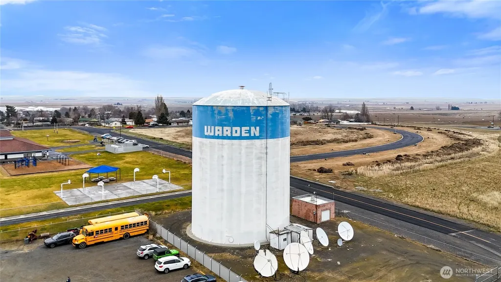 923 La Vista Drive Warden WA 98857