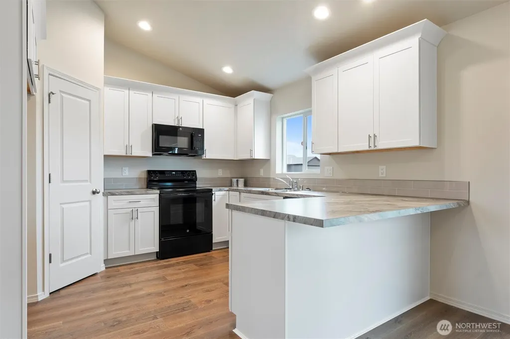 923 La Vista Drive Warden WA 98857
