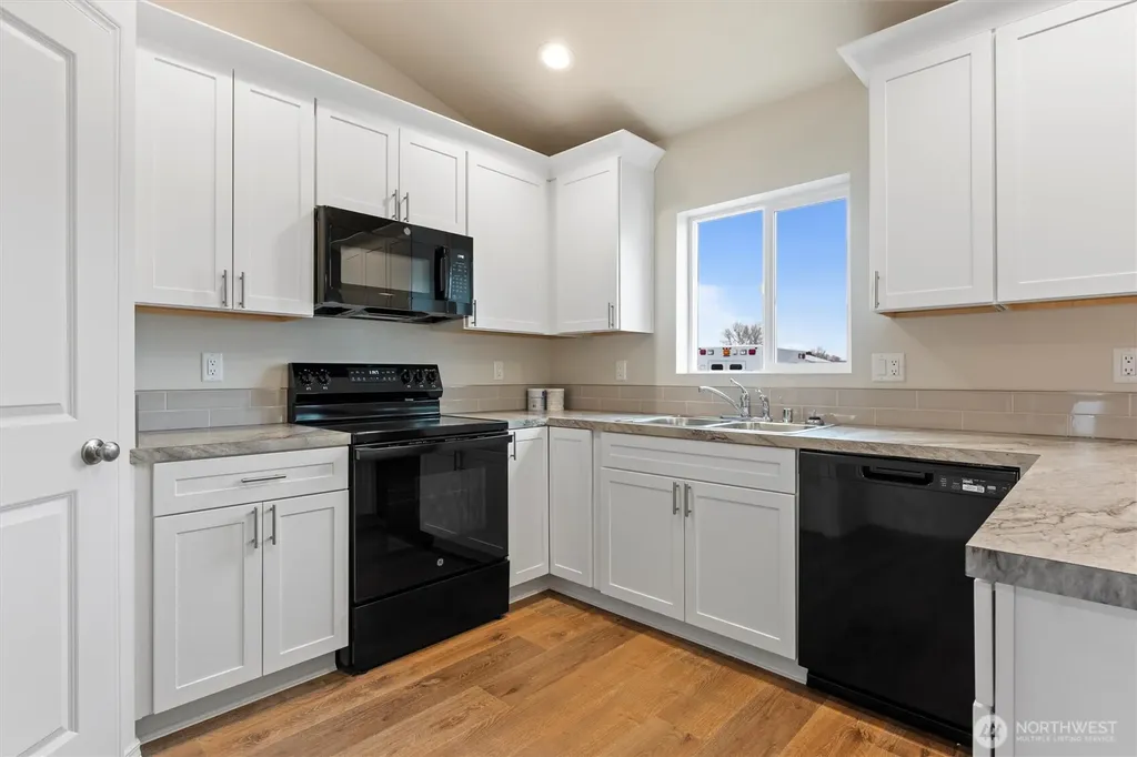 923 La Vista Drive Warden WA 98857