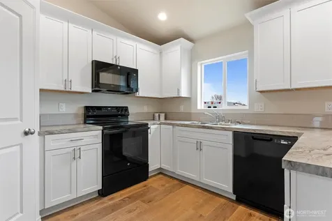 923 La Vista Drive Warden WA 98857