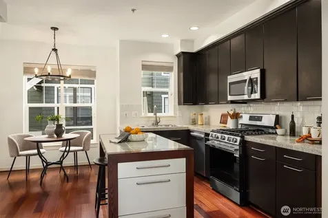 1848 NE Kenyon Court Issaquah WA 98029