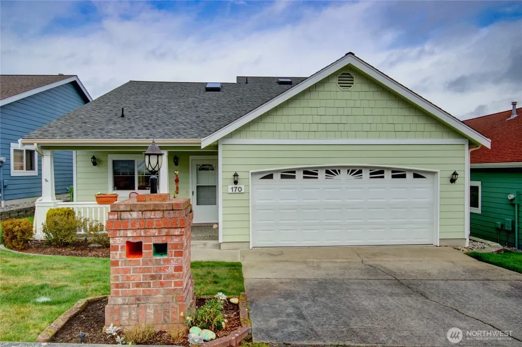 170 13th Court Oak Harbor WA 98277
