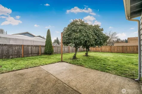 927 21st Street SE Puyallup WA 98372