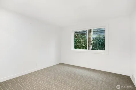 1028 Lakeview Boulevard E Seattle WA 98102