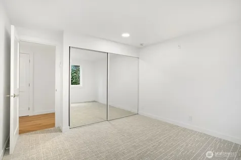 1028 Lakeview Boulevard E Seattle WA 98102