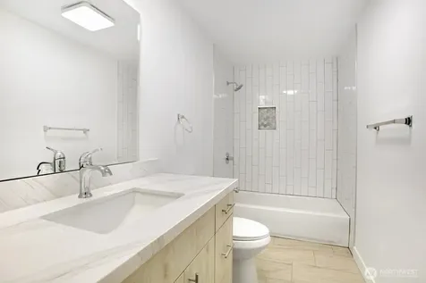 1028 Lakeview Boulevard E Seattle WA 98102