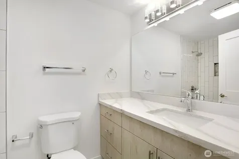 1028 Lakeview Boulevard E Seattle WA 98102