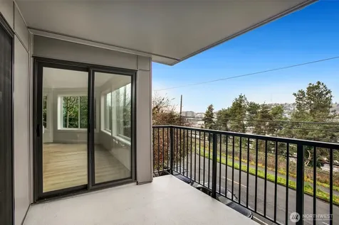 1028 Lakeview Boulevard E Seattle WA 98102