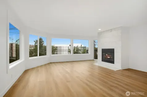 1028 Lakeview Boulevard E Seattle WA 98102