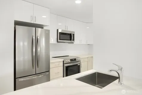1028 Lakeview Boulevard E Seattle WA 98102