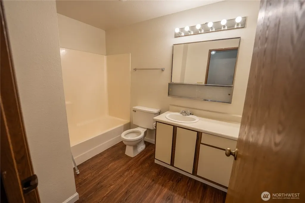 34005 1 St Circle S Federal Way WA 98003