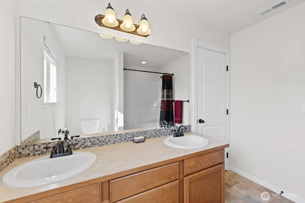 25836 168th Place SE Covington WA 98042