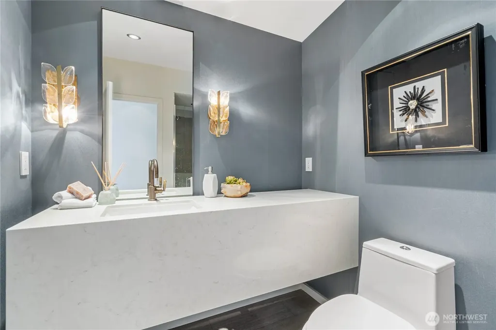 9135 NE 19th Street Clyde Hill WA 98004