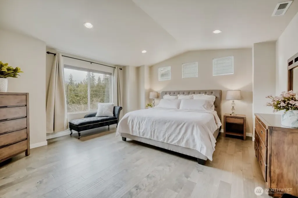 4764 244th Ct SE Sammamish WA 98029