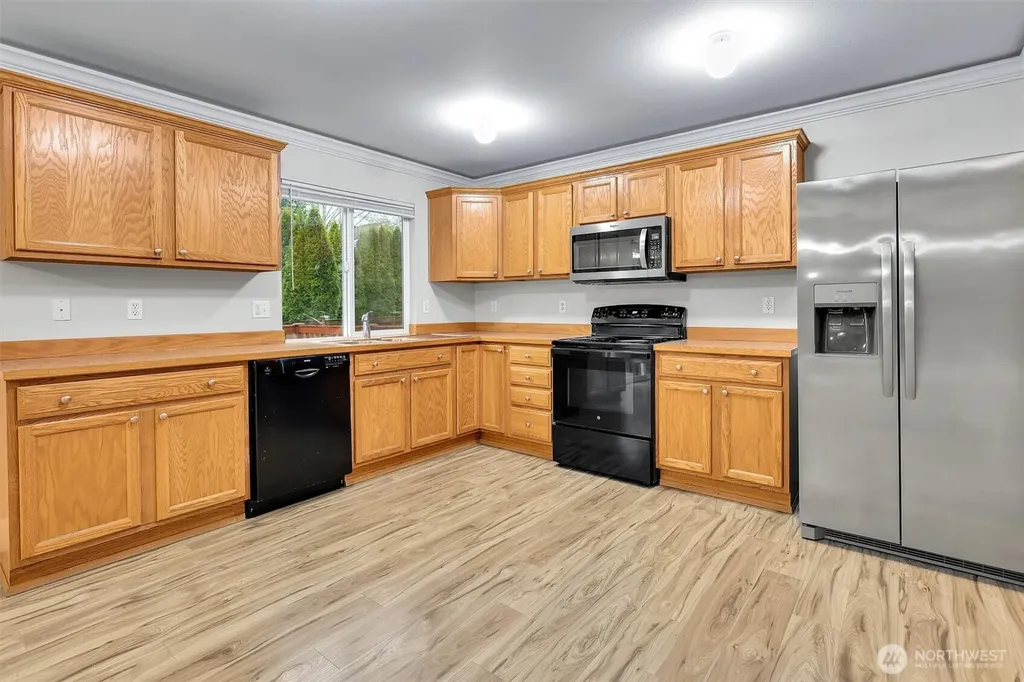831 SW 364th Place Federal Way WA 98023